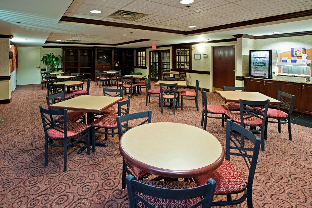 Hotel Express & Cincinnati Northeast-milford By Ihg 3*