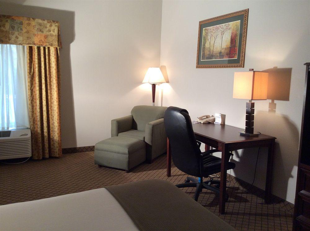 Express & Cincinnati Northeast-milford By Ihg Milford