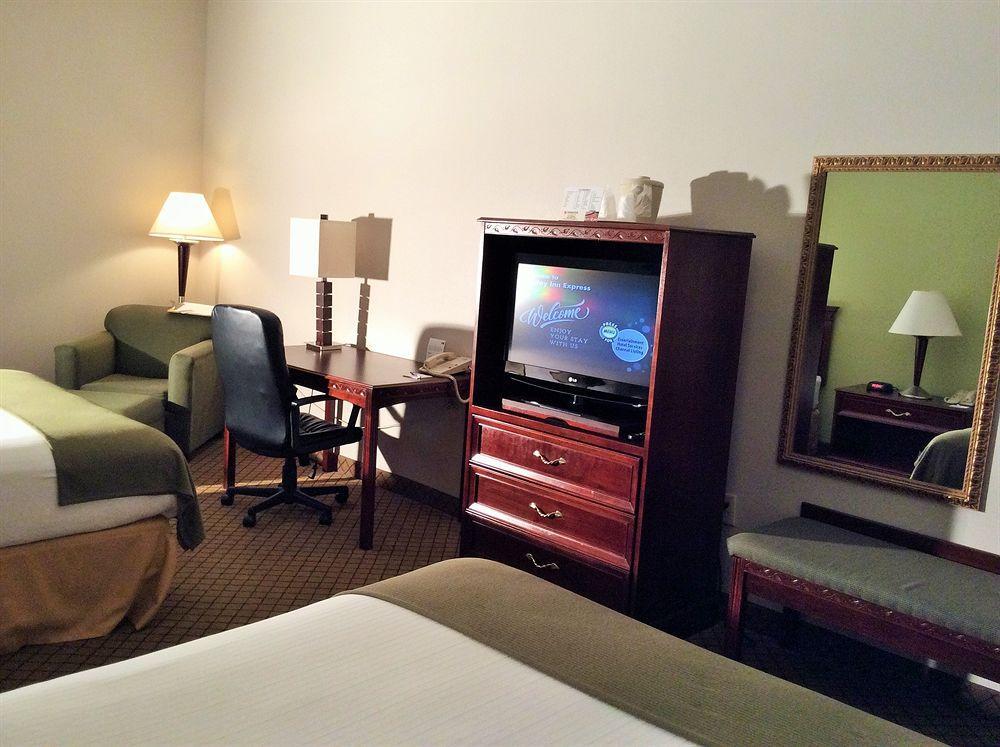 Express & Cincinnati Northeast-milford By Ihg Milford