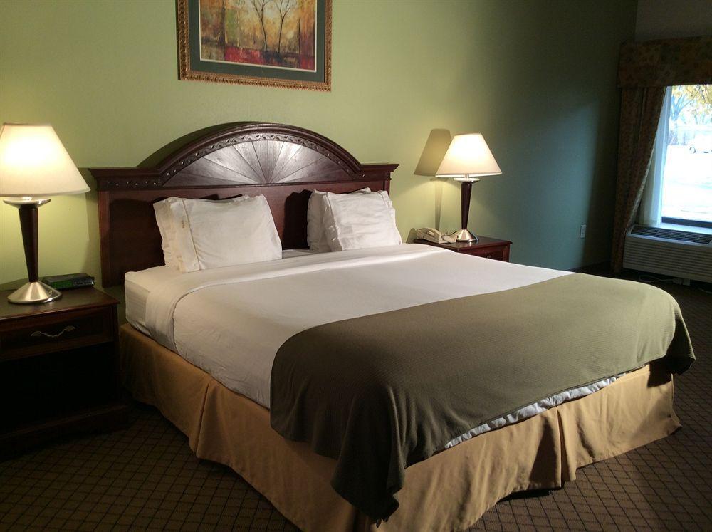 Hotel Express & Cincinnati Northeast-milford By Ihg Milford