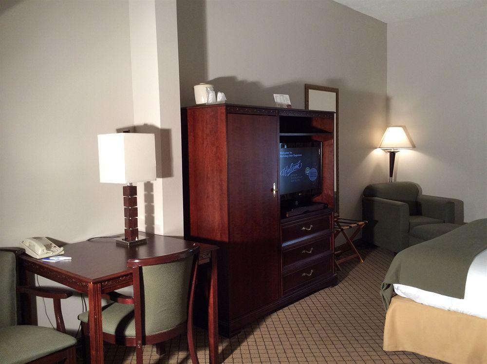Express & Cincinnati Northeast-milford By Ihg Hotel 3*