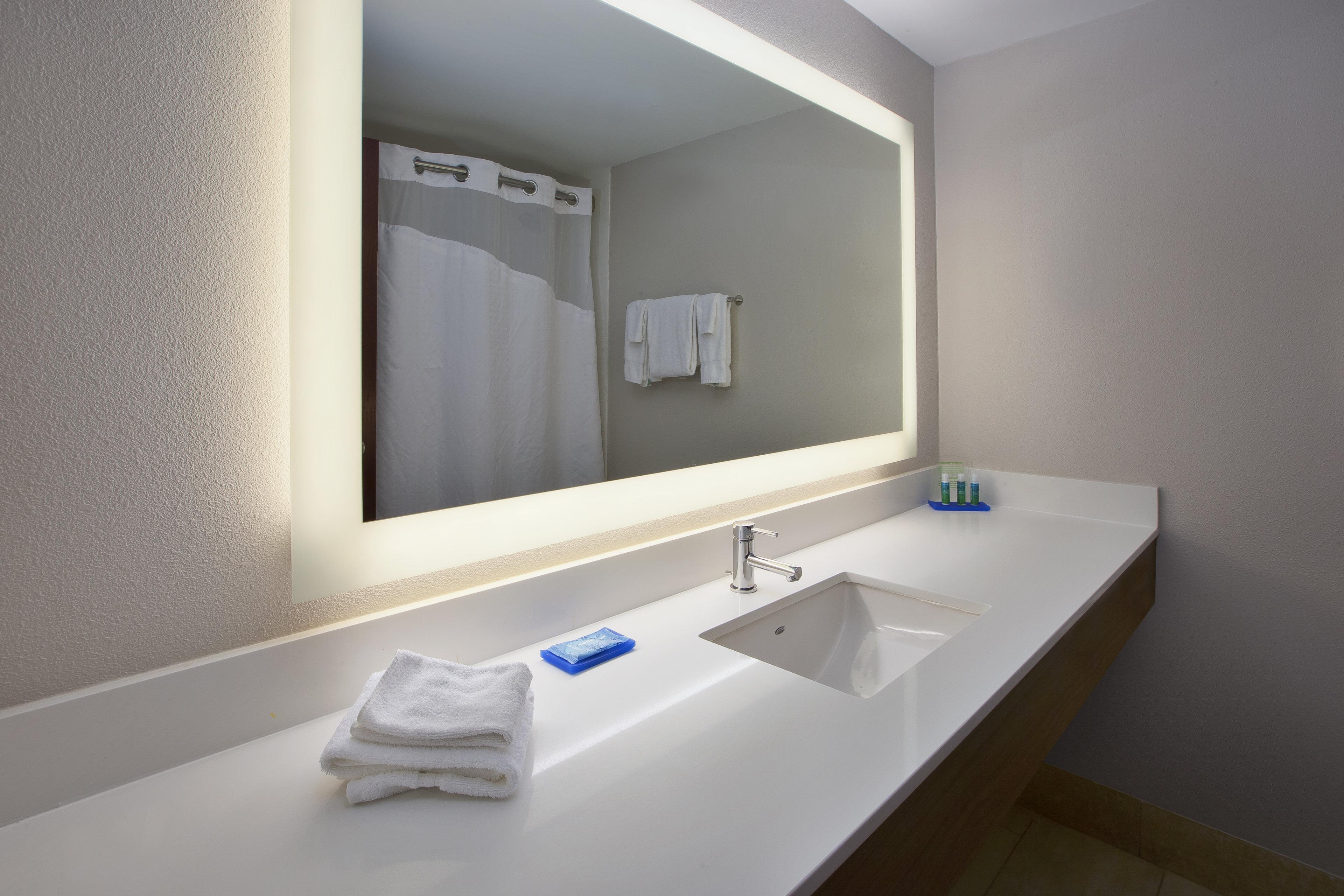 Express & Cincinnati Northeast-milford By Ihg Milford