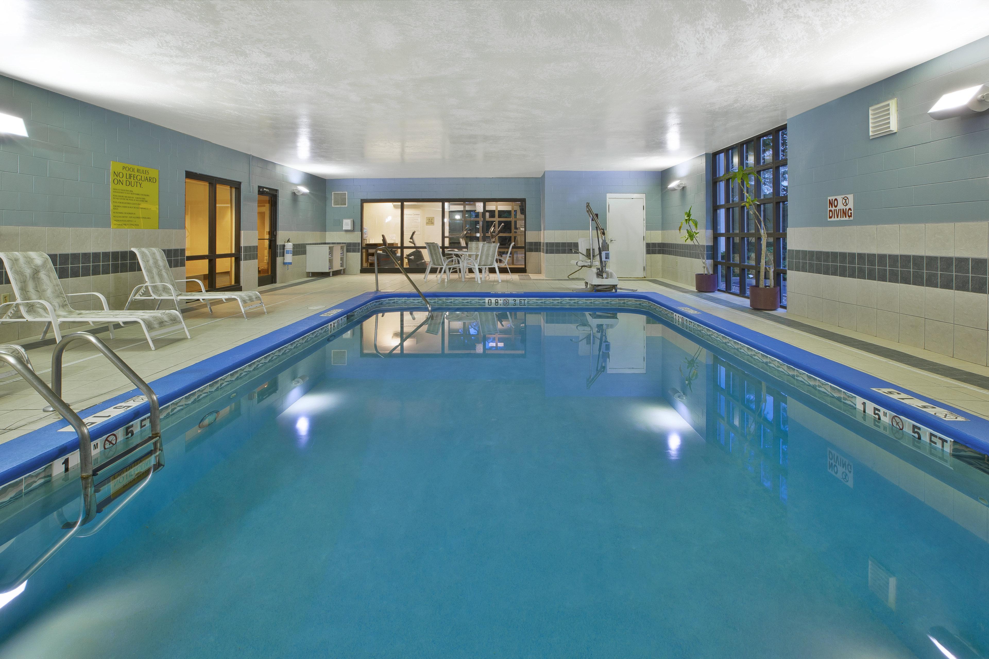 Hotel Express & Cincinnati Northeast-milford By Ihg 3*