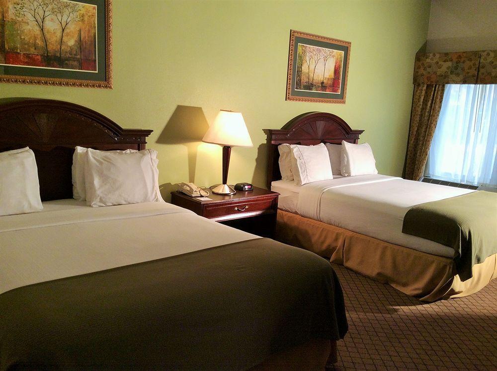 Express & Cincinnati Northeast-milford By Ihg Milford