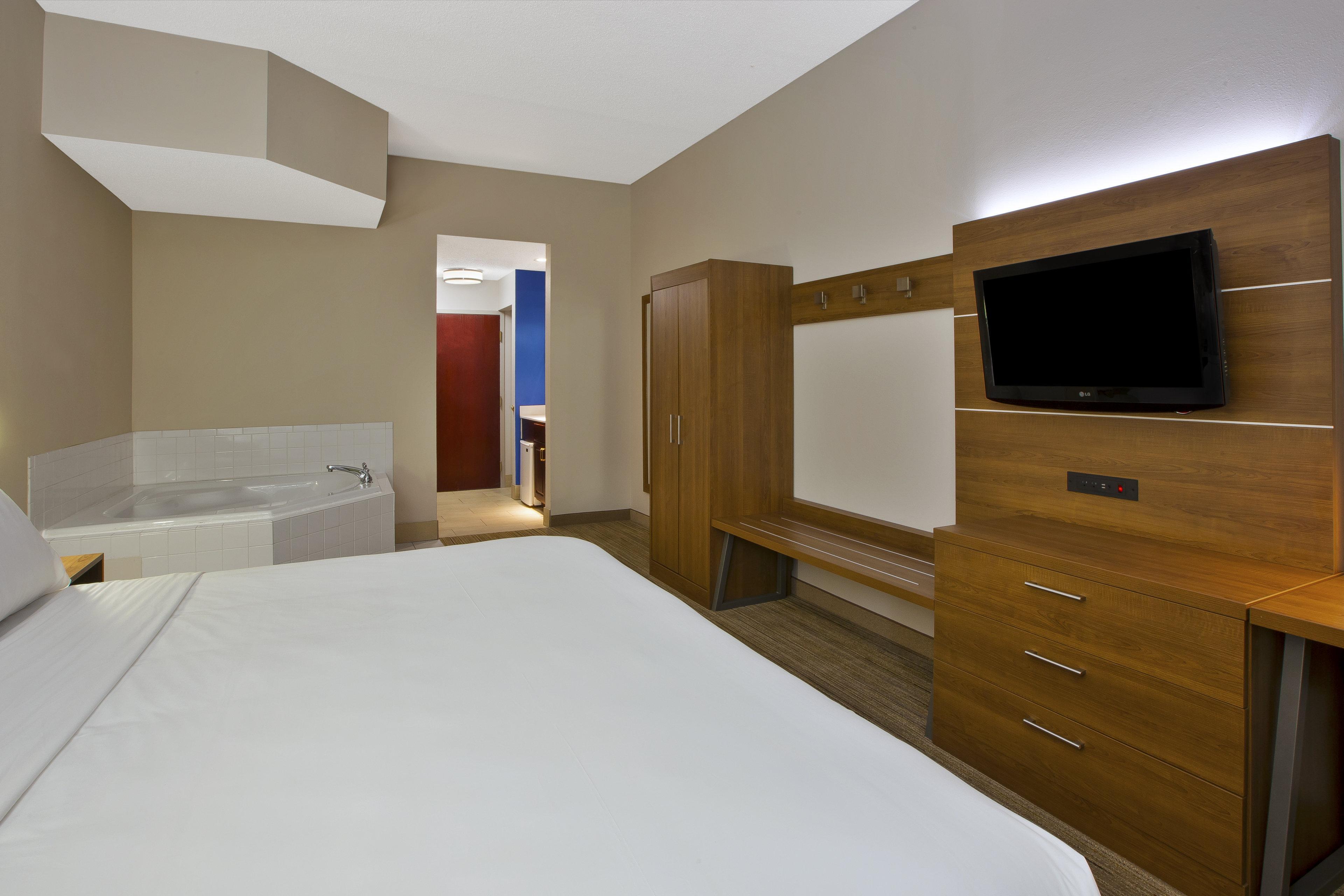 Express & Cincinnati Northeast-milford By Ihg Milford