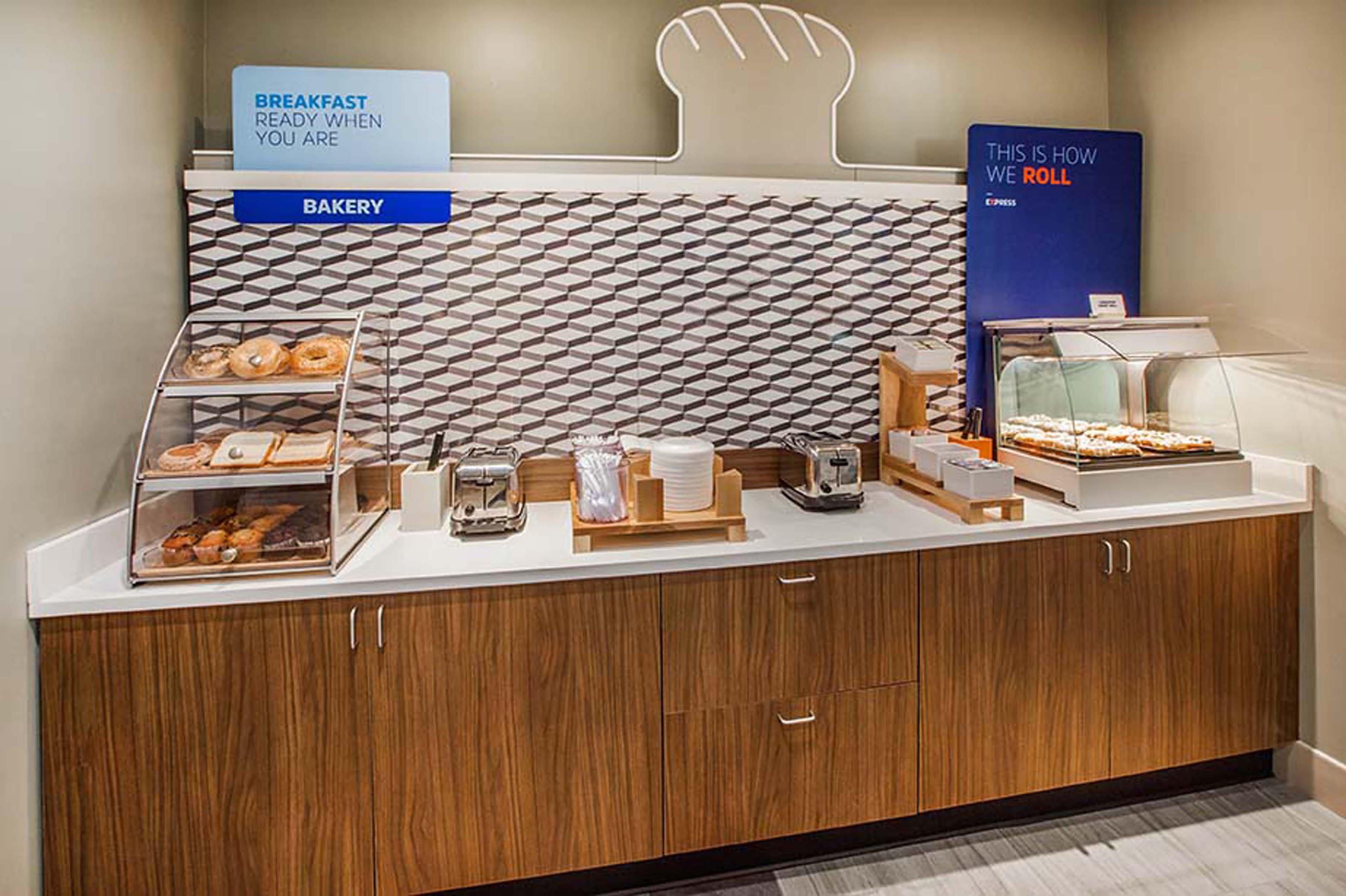 Express & Cincinnati Northeast-milford By Ihg Hotel
