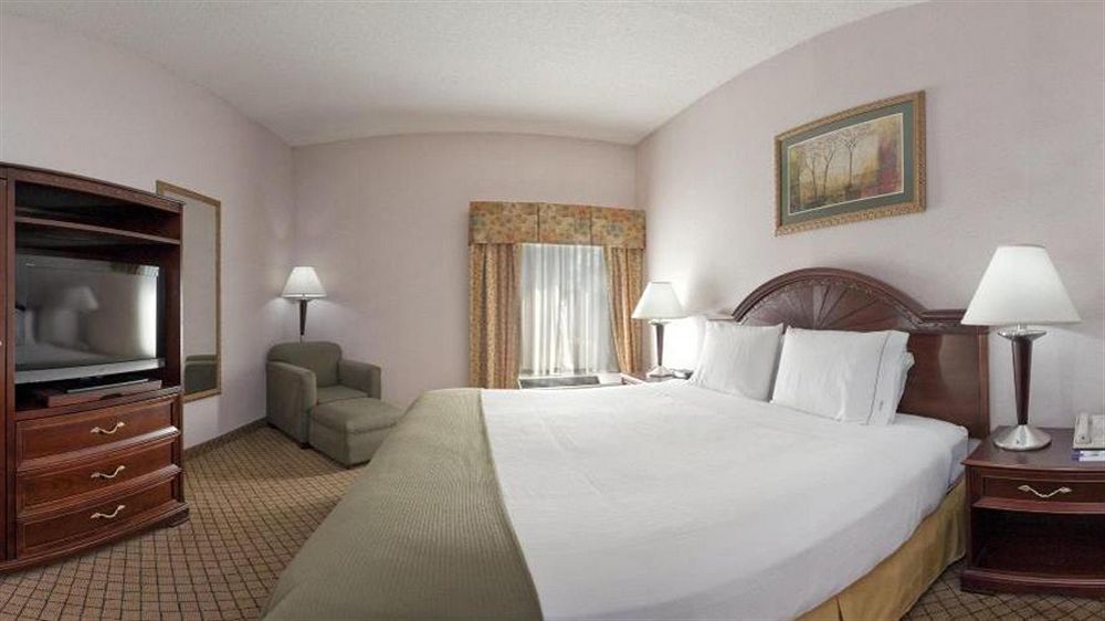 Express & Cincinnati Northeast-milford By Ihg Hotel
