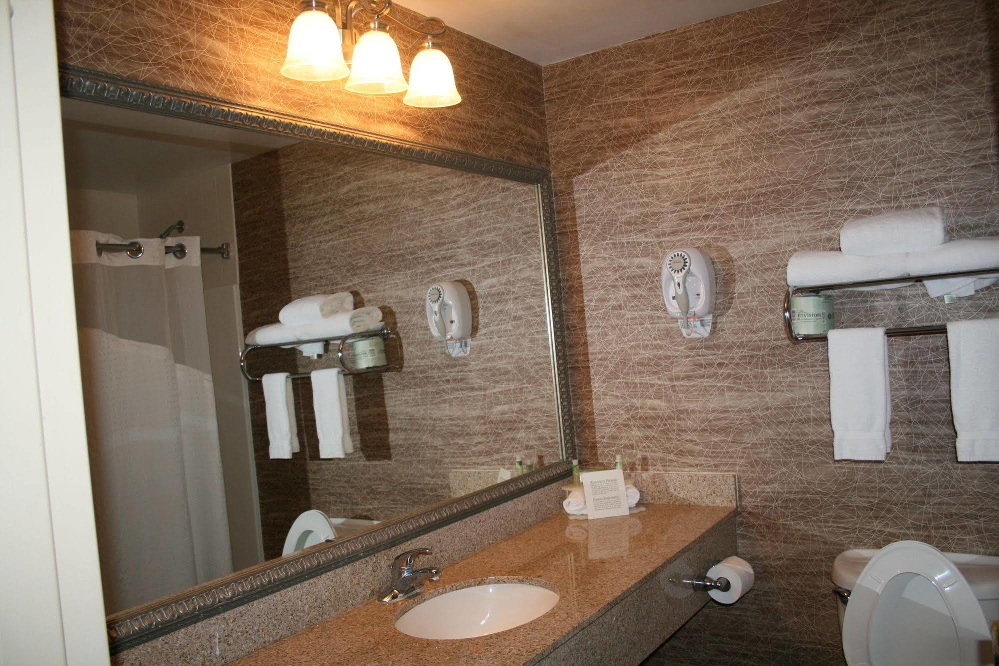 Express & Cincinnati Northeast-milford By Ihg 3*