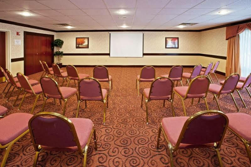 Hotel Express & Cincinnati Northeast-milford By Ihg 3*