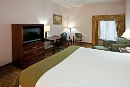 Hotel Express & Cincinnati Northeast-milford By Ihg Milford